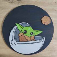 moixinas-BEBÉ-YODA Placa infantil personalizada en madera - BEBÉ YODA