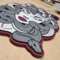 moixinas-MEDUSA-NOCHE_ Placa infantil personalizada en madera - MEDUSA NOCHE