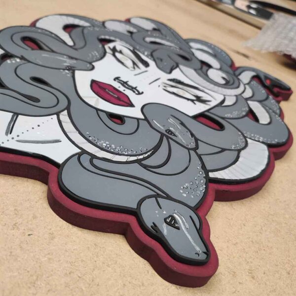 moixinas-MEDUSA-NOCHE_ Placa infantil personalizada en madera - MEDUSA NOCHE