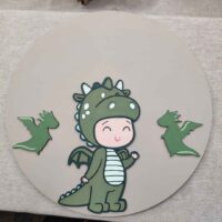 moixinas-NENE-DINO-VERDE-1 Placa infantil personalizada en madera - NENE DINO VERDE